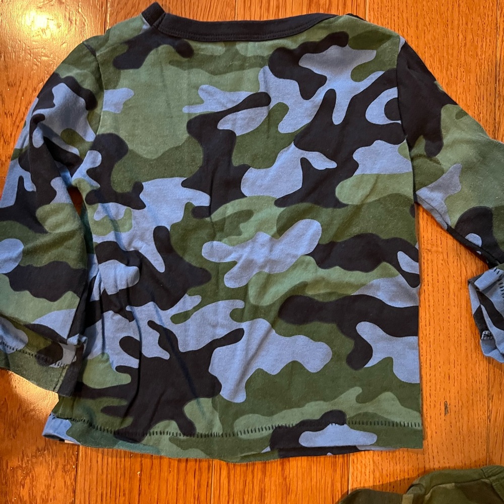 GAP Kids like new Blue and Green Camouflage Long Sleeve Tees - Picture 11 of 11